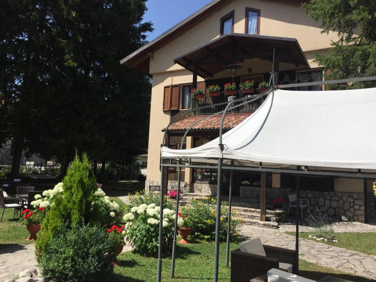 Villa Dei Pini Pescasseroli Exterior photo